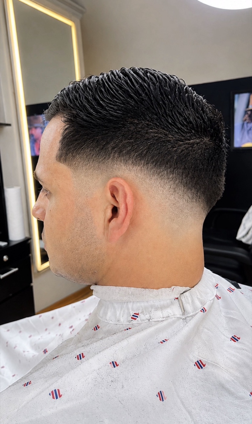 Low fade with a precise neckline